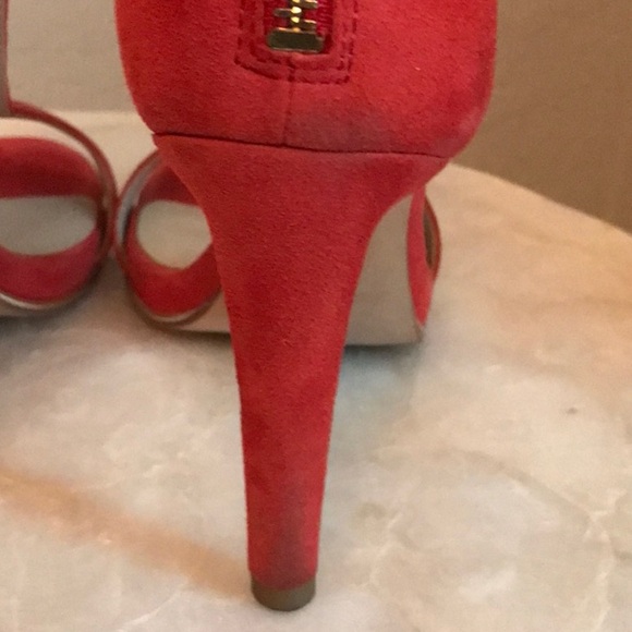 Kenneth Cole red suede heel - Picture 4 of 6